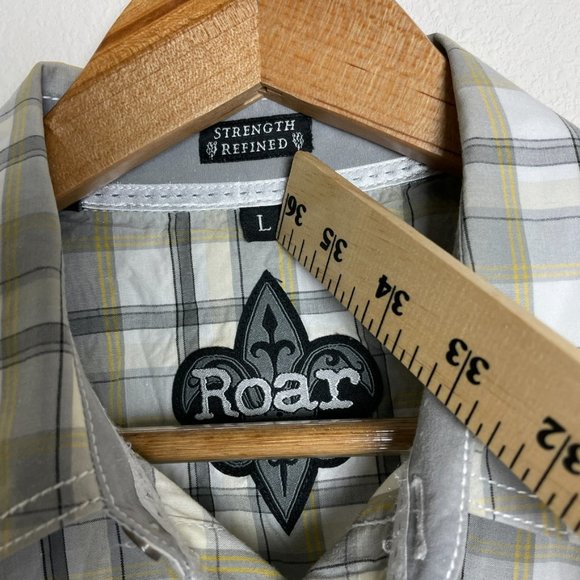 Roar Strength Refined Button Down Shirt - Picture 5 of 5